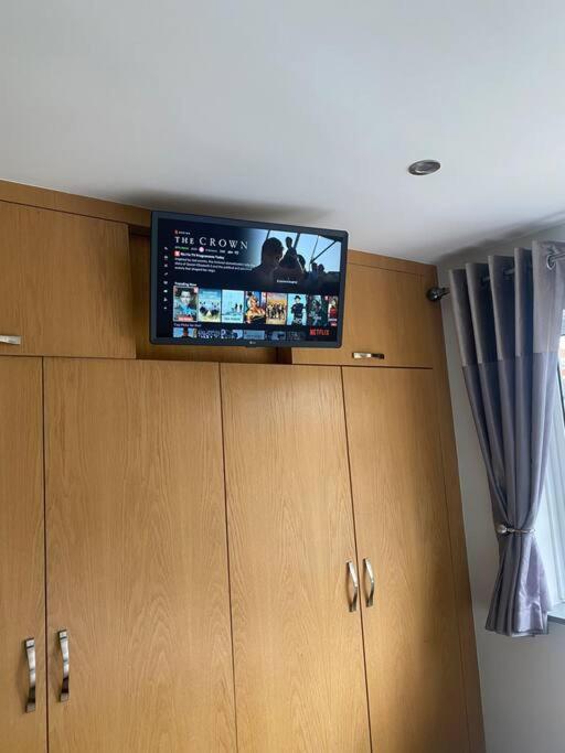 Three Bedroom House, Driveway, Bracknell Centre מראה חיצוני תמונה