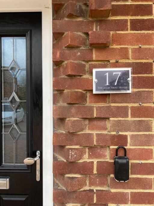 Three Bedroom House, Driveway, Bracknell Centre מראה חיצוני תמונה