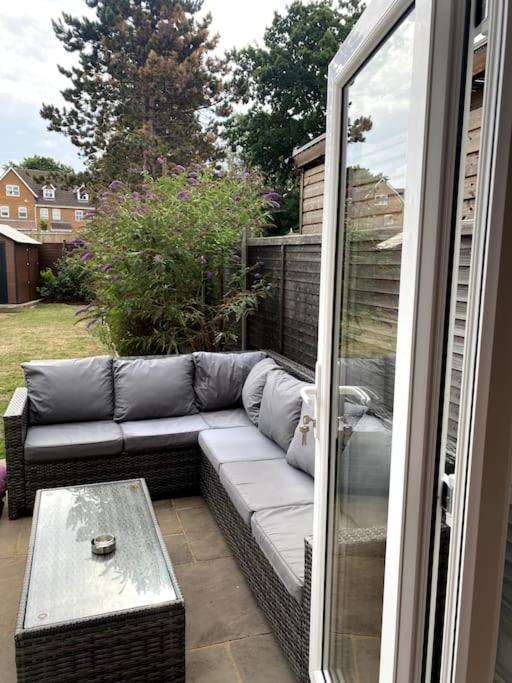 Three Bedroom House, Driveway, Bracknell Centre מראה חיצוני תמונה